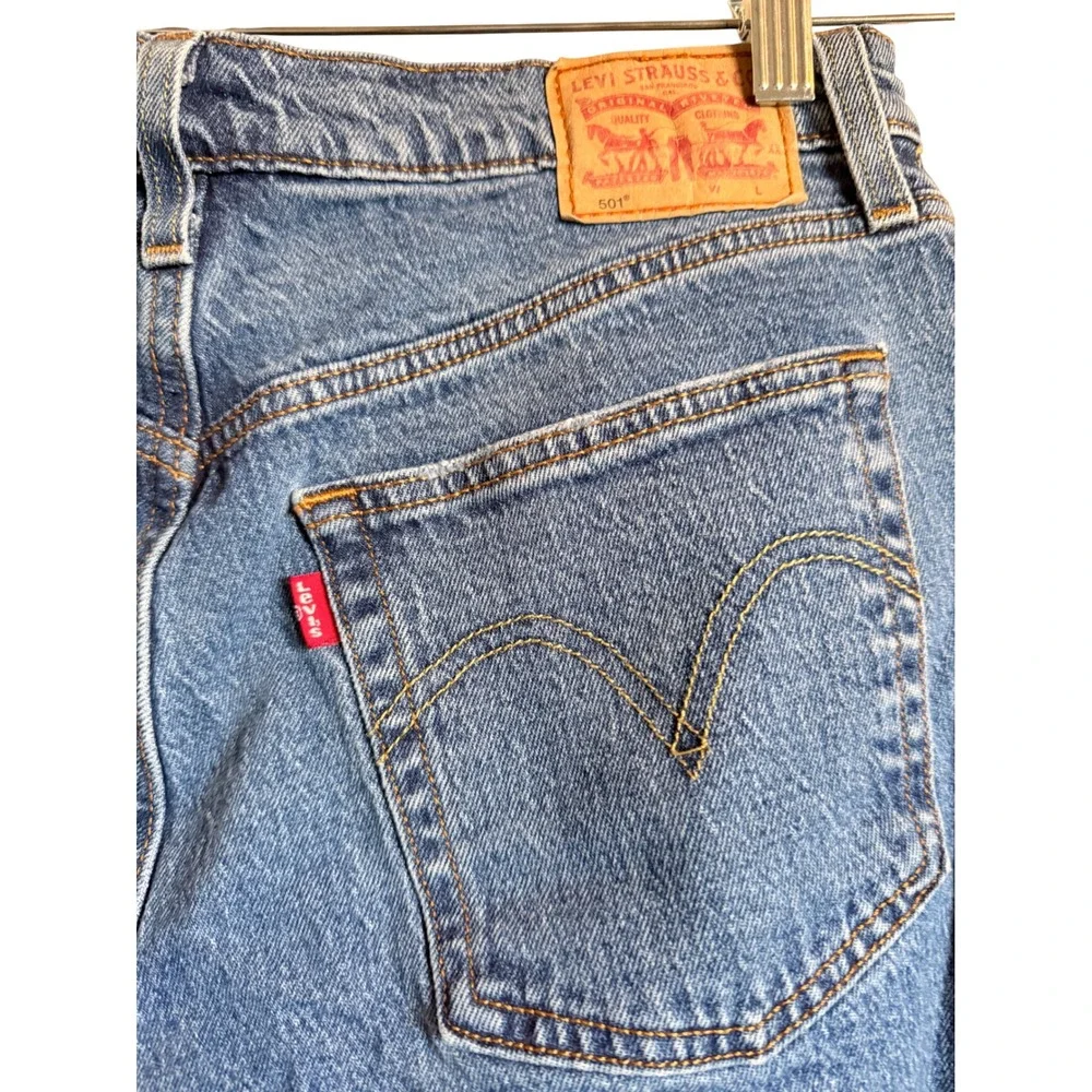 Vintage Y2K Levi's 501 Jeans W30 L32 Medium Wash‎ Straight Leg Casual Normcore